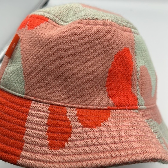 VERLOOP x Michelle Norris Camo Knit Bucket Hat
O/S - Picture 11 of 11